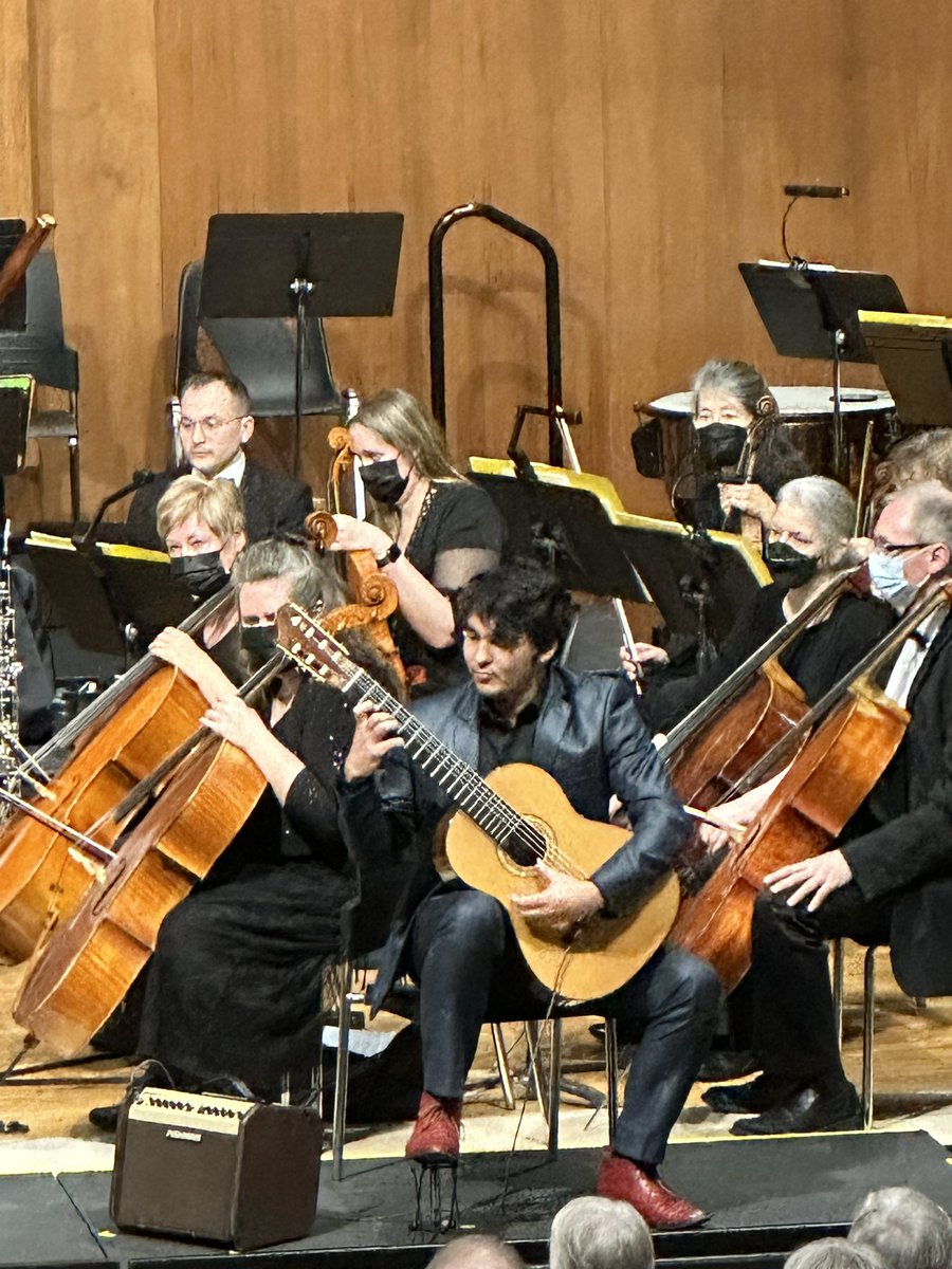 RoyNorton1's tweet photo. @StratfordSO scored big on 4March23 w/ their Borodin, Sanz, Rodrigo &amp; Dvorak programme. @Laurier classical guitar prof (&amp; former @StratfordON resident) @danramjattan wowed the audience https://t.co/2EtaOkqQuL