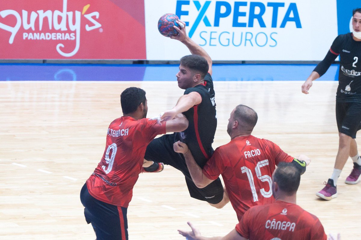 femebal's tweet photo. 🏆 ¡ @HandballWard se quedó con la copa en la rama masculina!

🤾🏽‍♂️ Partidazo para cerrar la jornada. En una final que tuvo todos los condimentos, el Colegio se quedó con el triunfo frente a @sagvbhandball por 36 a 30.

📸 @GermanPaezFoto https://t.co/UHMlHYztzc