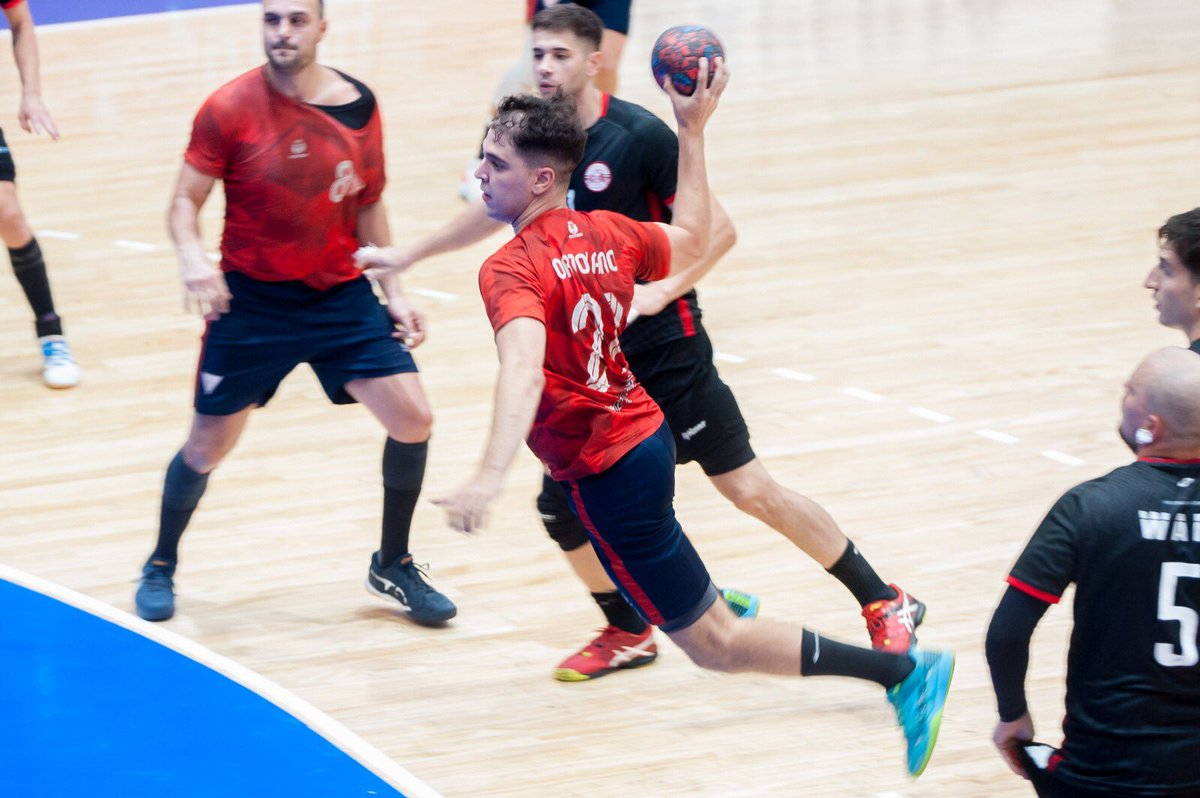 femebal's tweet photo. 🏆 ¡ @HandballWard se quedó con la copa en la rama masculina!

🤾🏽‍♂️ Partidazo para cerrar la jornada. En una final que tuvo todos los condimentos, el Colegio se quedó con el triunfo frente a @sagvbhandball por 36 a 30.

📸 @GermanPaezFoto https://t.co/UHMlHYztzc