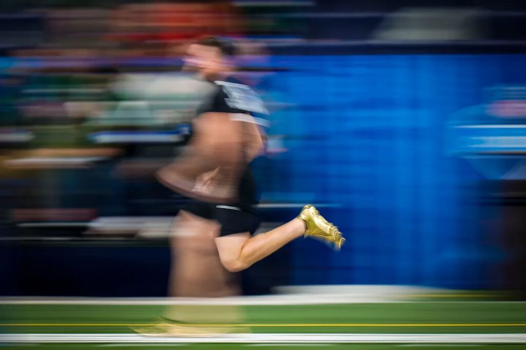 ajmastf8's tweet photo. The balls, the running, the jumping, they're all over. A little more lifting and that'll be it. #nflcombine #NFL #football #sony alpha https://t.co/815xUCePXl https://t.co/TWoAR1sjYr