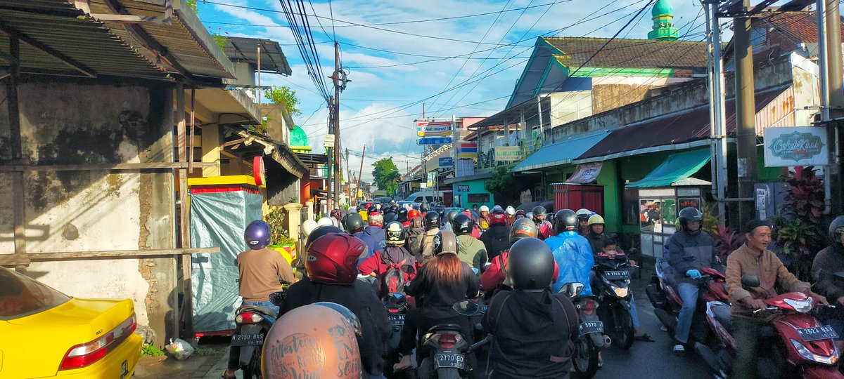 berita lima tweet media