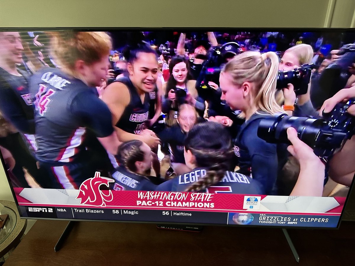 CougfanCOM's tweet photo. CHAMPIONS! https://t.co/fX9dQPjpJz