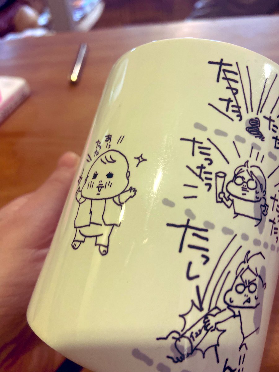 またオリジナルマグカップ。同業友人かつやんの息子くんが遠くの学校で寮生活を始めるので、いったん子育て終了おつかれさま記念に、かつやんの息子イラストでこんなのつくってプレゼントしてみた。これで呑みつつ毎晩泣くがいい😆 