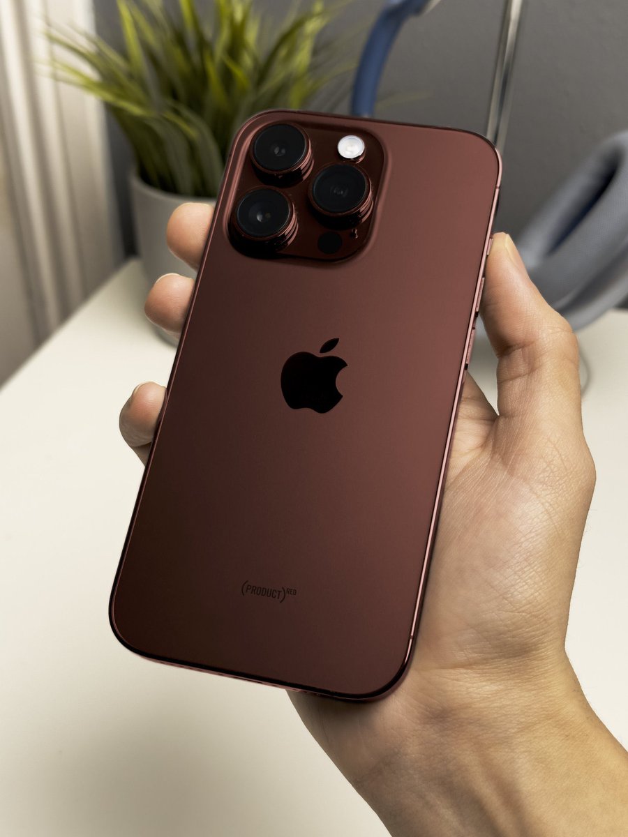 iPhone 15 Pro rumored to come in dark red this Fall🩸