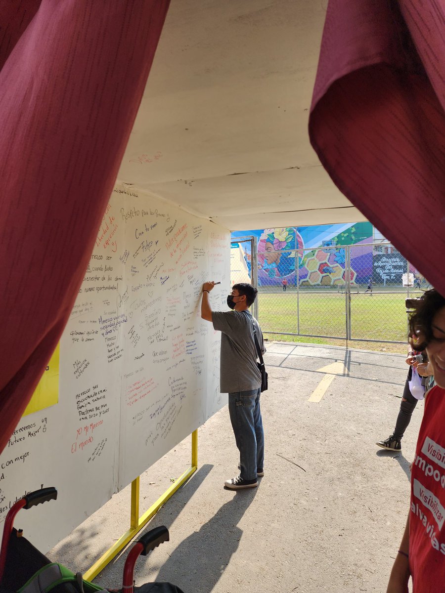 Cristosal's tweet photo. Esta tarde, Mejicanos fue el destino de nuestra feria #ElPoderDeCrear. En el evento hablamos con los visitantes sobre los grandes cambios que todos podemos lograr si nos decidimos a trabajar juntos. 🥳🥹

Gracias a los vecinos de Zacamil por ser parte de esto. 💯 https://t.co/sRajwqXv8A