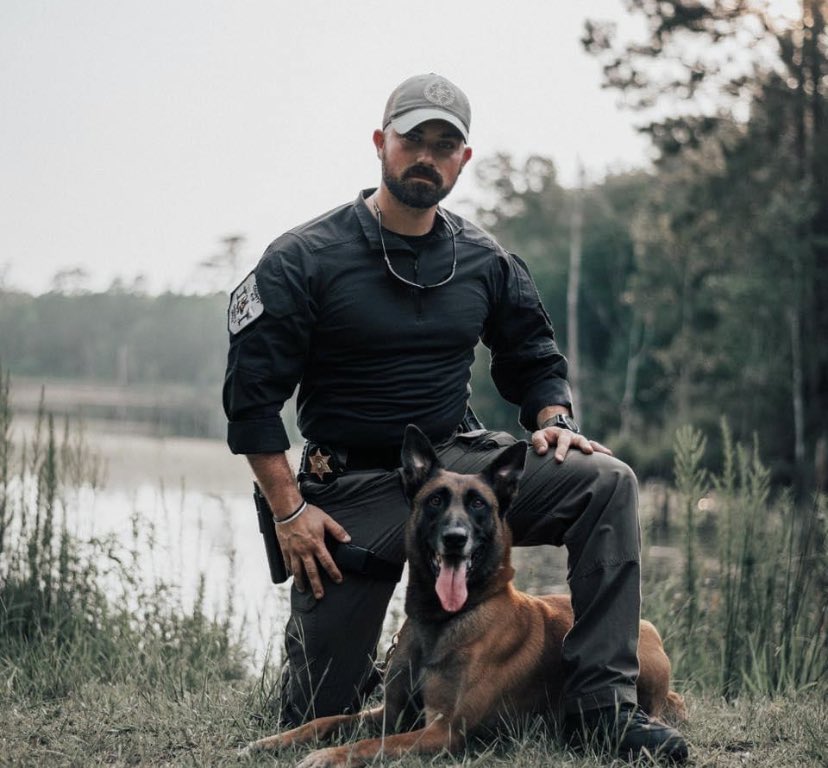 SaltySteno's tweet photo. All these fangirl comments about Mark Tinsley, and I'm over here still trying to catch my breath from Day 1 of the #MurdaughTrial #Omg #WhatDog #ArrestMe https://t.co/rlSTp1Km2E