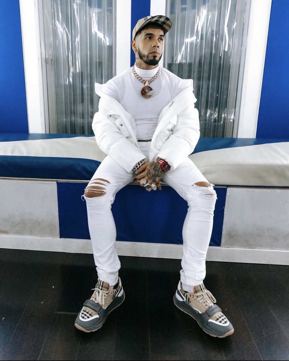Anuel_2bleA's tweet photo. Los hombres no lloran, los hombres facturan 🤷🏻‍♂️🤷🏻‍♂️🤷🏻‍♂️🤦🏻‍♂️🤦🏻‍♂️🤣🤣💰💸💵💶💷 #MasRicaQueAyer. #RompeCorazones  💔🔜 https://t.co/3kgNLQ4lC2