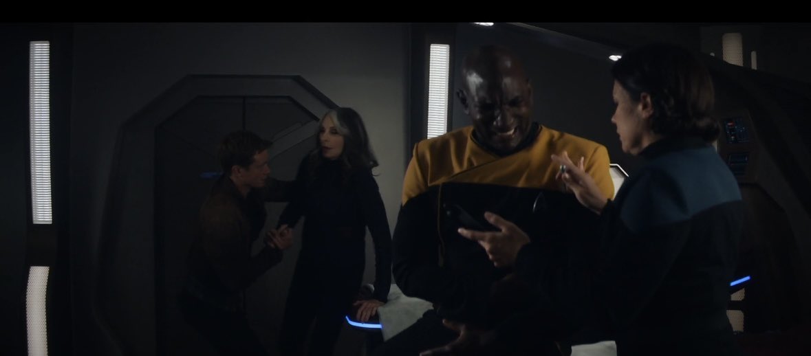 DoubleJNice23's tweet photo. STAR TREK: PICARD
-The USS Titan is under attack-
“Seventeen Seconds “
Season 3 Episode 3 
Directed by @jonathansfrakes 
Created by @TerryMatalas 
ACTION PACKED EPISODE 
#startrek #StarTrekPicard #StartrekPicardSeason3 #trekkie 
Actor JERMAIN HOLLMAN https://t.co/aaDeOQ60Tp