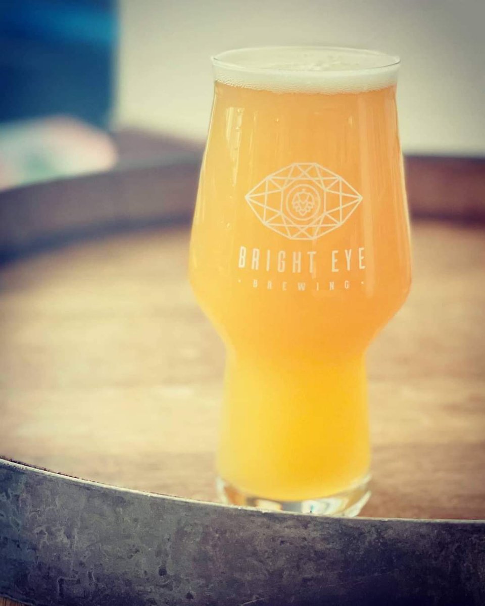 brighteyebrew's tweet photo. ALEX
6.5% ABV // 40 IBU
Hazy IPA w/ Cryo Mosaic + Comet

We took our OG dipa, Alexander, and shrunk it down a bit, resulting in this more approachable 6.5% IPA. Don't worry though, we didn't reduce the dry hop! Alex is bursting with all of the greatness that Mosaic hops provide. https://t.co/Tw1ai3hFRe