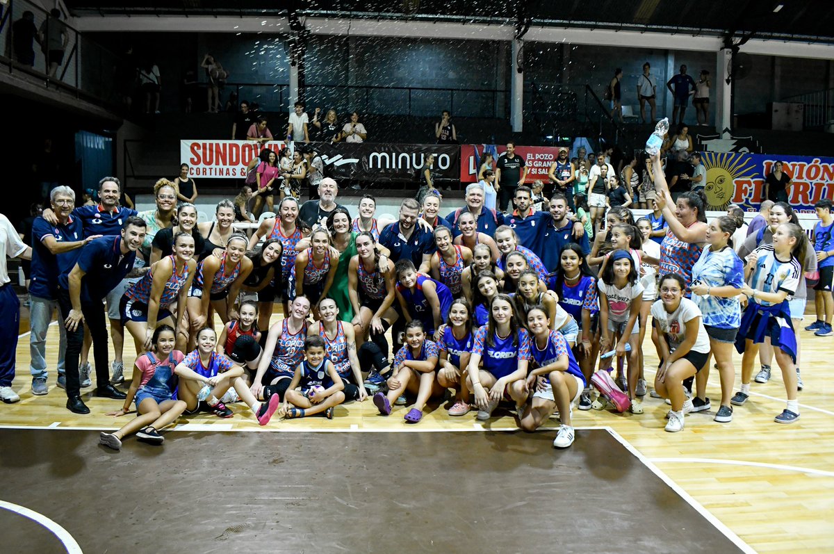 Con la frente en alto ✊🏻

Peleando hasta ultimo momento, el CUF no pudo contre Berazategui y cayo 51-59.
De esta forma EL ORGULLO DEL BARRIO se despide de La Liga Femenina entre las 2 mejores de la conferencia.