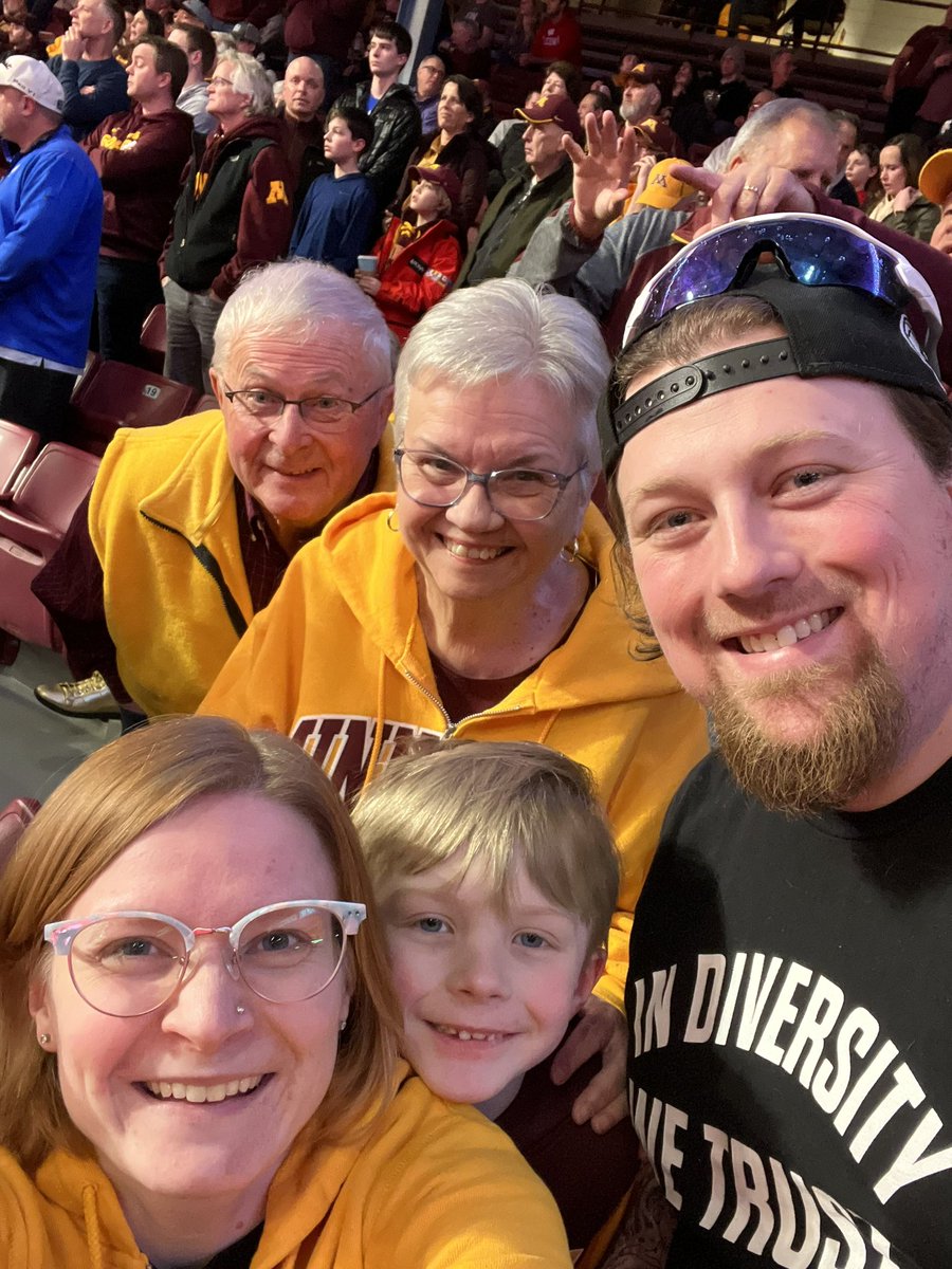 HBirk16's tweet photo. #gogophers Let’s beat the Badgers! https://t.co/F3hqbIW0mW
