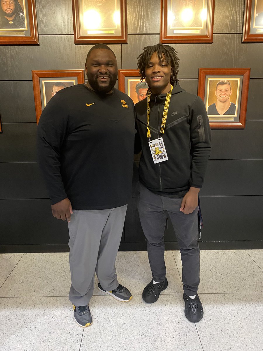 terrelleelmore's tweet image. Huge thanks to @CoachK_Bell for having me at @HawkeyeFootball Junior Day on short notice today ! Definitely plan on being back soon !#IowaEdge

@mhspiratefball @HawkeyeFootball @IndianaPreps @PrepRedzoneIN @IndyWeOutHere @AllenTrieu @Bryan_Ault @MohrRecruiting