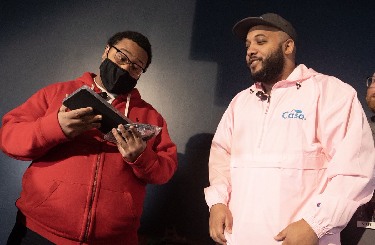CasaBunch's tweet photo. It pays off to Pull Your Weight.
We’re thrilled to be able to award our 1/2 of our most recent #CASAPYW, Guilty Gear Strive champions @Tempest_NYC their @junkfoodarcades Snackbox here at @TSB_FGC! Keep an eye out for our interview and for #GGST Top 8 next!
📸 @michaeldink https://t.co/3JElQkIbPN
