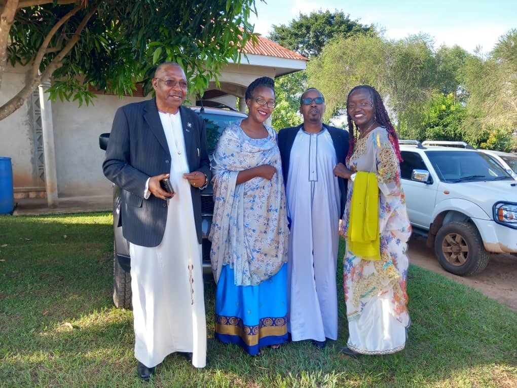 rctlakevictoria's tweet photo. When its time for you to join Rotary , join your motherclub , that way you cement the relationship between the mother and child. Congratulations once again @gavaibra
#beautifulpeople
#beautifulfunction https://t.co/gpnPFHLvil