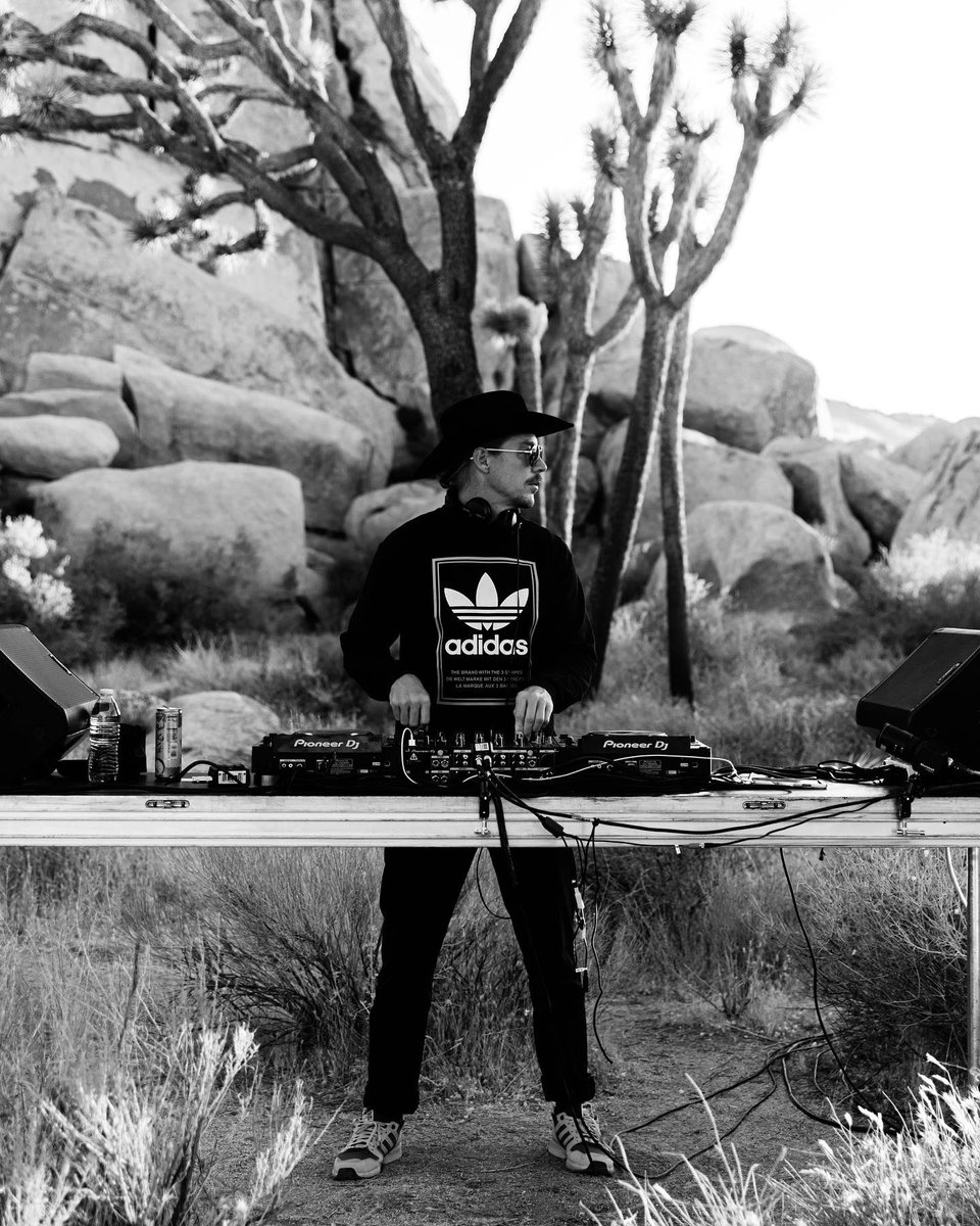 _jacobfischer's tweet image. Freshen up your brand with innovative visuals! 📷🎨 Let&apos;s collaborate and create something amazing! #innovativecontent #branding #marketing #photographer