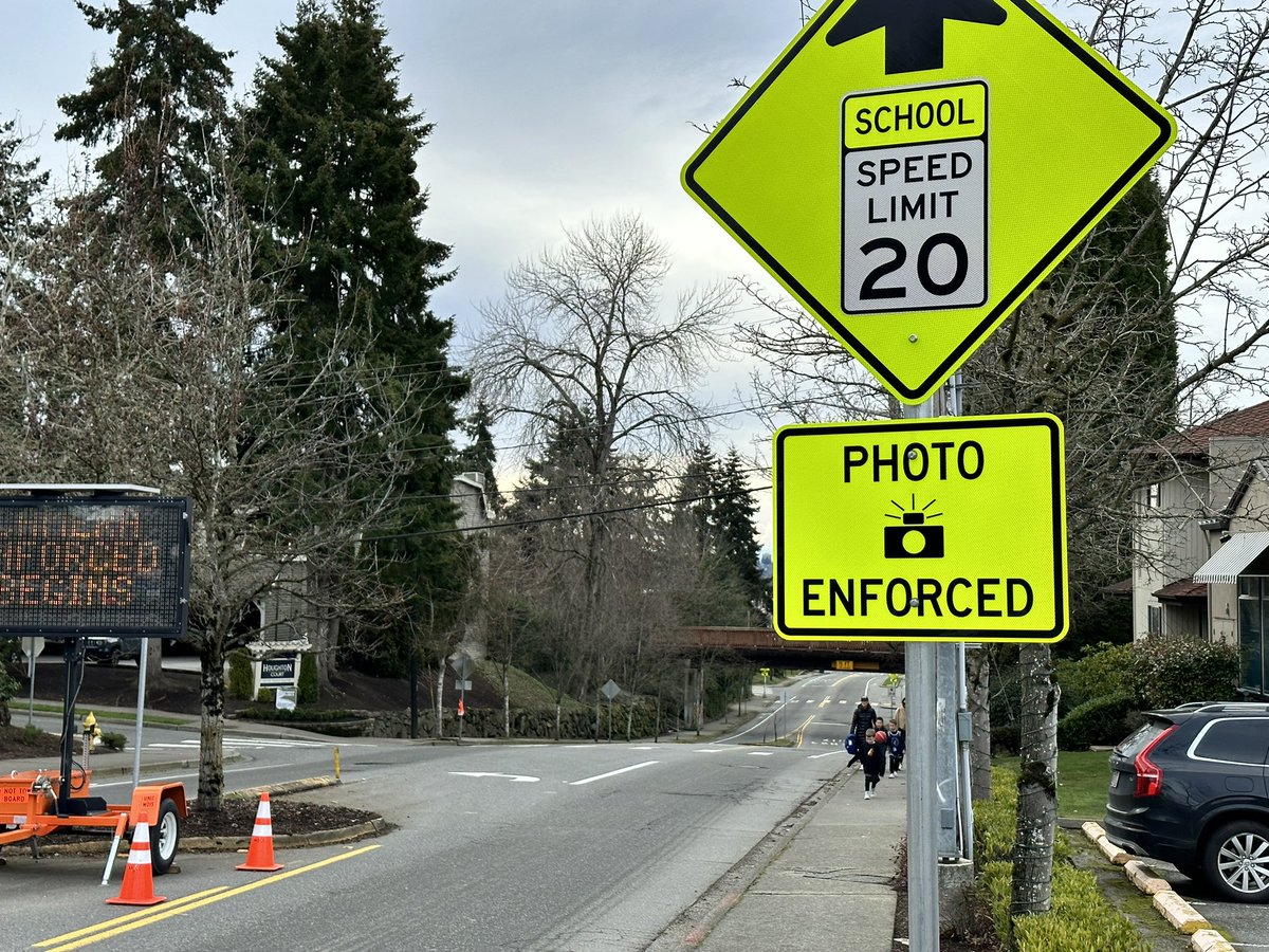 Finnhillian's tweet photo. New traffic safety cameras along 68th Street will go live next week. They will be enforcing the 20 MPH school speed zones around Lakeview Elementary School. https://t.co/308icOA0cp