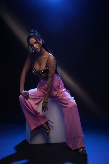 More pink vibes 💖 https://t.co/wbq8Wikwhg<a href="/tag/kanganaranaut"class="tags"><span>#kanganaranaut</span></a><a href="/tag/lockupp"class="tags"><span>#lockupp</span></a>