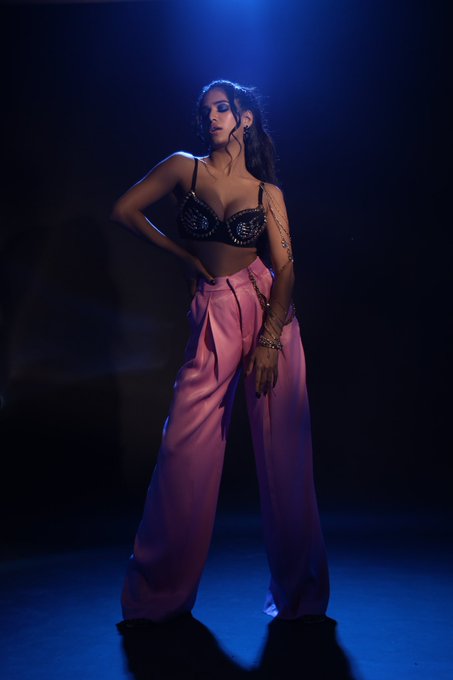 More pink vibes 💖 https://t.co/wbq8Wikwhg<a href="/tag/kanganaranaut"class="tags"><span>#kanganaranaut</span></a><a href="/tag/lockupp"class="tags"><span>#lockupp</span></a>