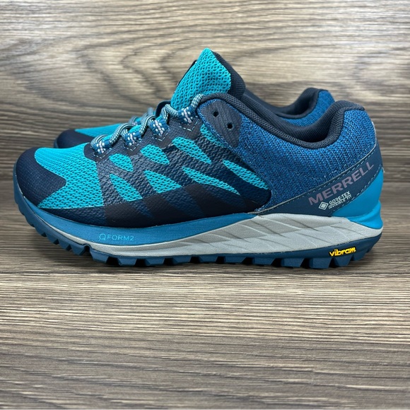 carmindoe's tweet photo. So good I had to share! Check out all the items I'm loving on @Poshmarkapp #poshmark #fashion #style #shopmycloset #michaelkors #merrell: https://t.co/CT8k8XgQ1f https://t.co/qN4DYws1AJ