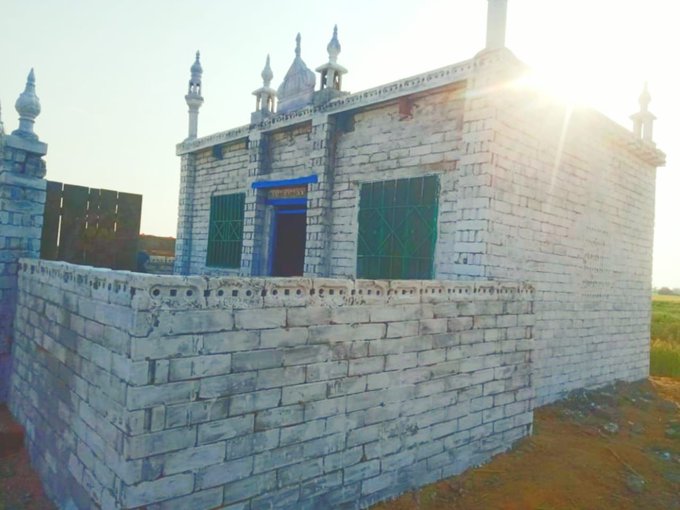 Hadiqa Kiani shares images of first mosque built for flood victims