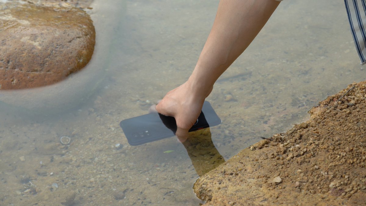umidigi's tweet photo. 🤯🤯Oops, your #BISON2 fell into the river.
😎No worry, it’s waterproof with IP68.
Buy Now 🛒https://t.co/kMPkU7tUzW
Win free #UmidigiG2C2🎁 https://t.co/hZ3YEwmeNL
#Umidigi #Umidigi328 #gift #smartphone #giveaway https://t.co/V8HNHB7rZd