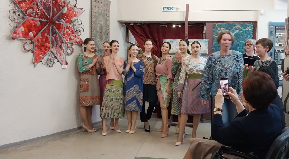 Елена Игошина: почувствуй весну! Москвичи представляют выставку декоративно-прикладного искусства «Страницы лоскутного альбома» в зале Саратовского отделения ВТОО "Союз художников России" на улице Рахова с 3 марта, 15 фото: zemob.ru/index.php/soby…