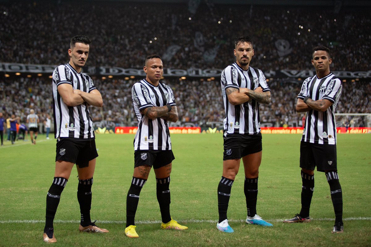 CearaSC's tweet photo. Minha tropa tá passando pra te desejar boa noite. Vlw! 🤙 

📸 Felipe Santos / Ceará SC 

#CearáSC #CSCxFEC #CopadoNordeste2023 https://t.co/rpUobPQTxp