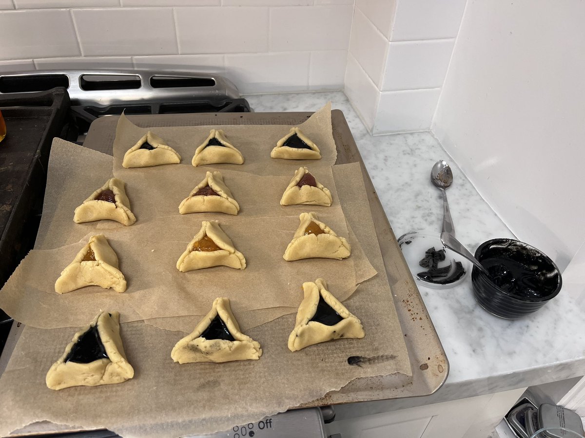 Hamentashen in the oven! The black is actually black sesame paste. We’ll see how it turns out❤️ #happypurim #Purim2023 #chagsameach
