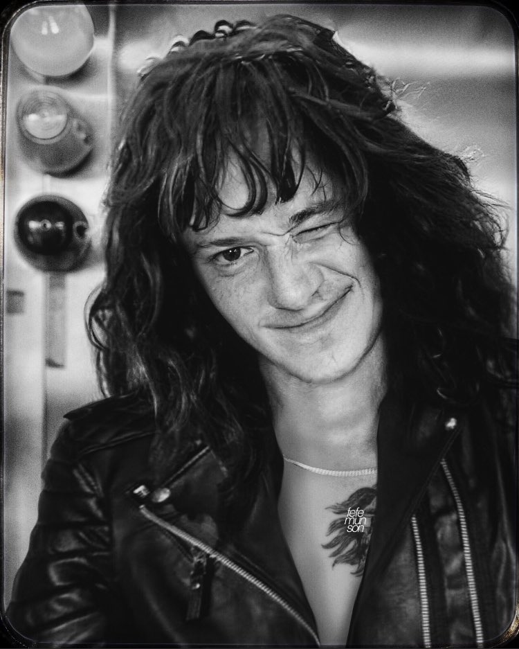 BraindeadBat's tweet image. Rob insisted that I do a mini photo shoot the other day