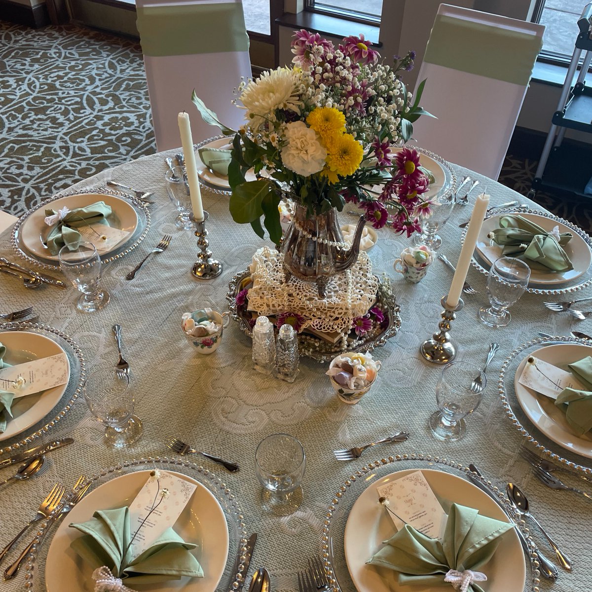 TheOfficialMHF's tweet image. That’s a wrap on Day 1 of the Michigan #ProStartCompetition2023! Students put their skills to the test in the ServSafe Knowledge Bowl, Table Top, Cake Decorating, Knife Cuts &amp;amp; Nutrition categories. ✅ See you tomorrow! 👏
 
#MichiganProStart #MadeInProStart