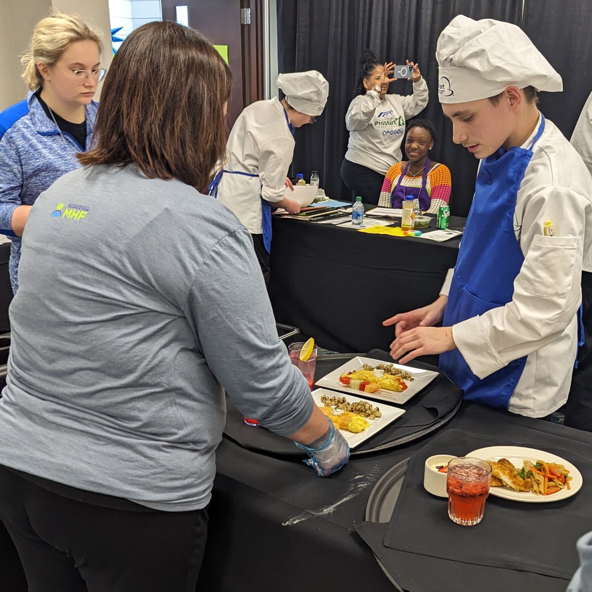 TheOfficialMHF's tweet image. That’s a wrap on Day 1 of the Michigan #ProStartCompetition2023! Students put their skills to the test in the ServSafe Knowledge Bowl, Table Top, Cake Decorating, Knife Cuts &amp;amp; Nutrition categories. ✅ See you tomorrow! 👏
 
#MichiganProStart #MadeInProStart