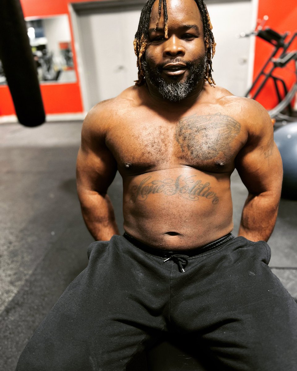 ZoetheChild's tweet image. It’s some hard work going on here.  #BBTitans #ironaddict #dodgerbaseball