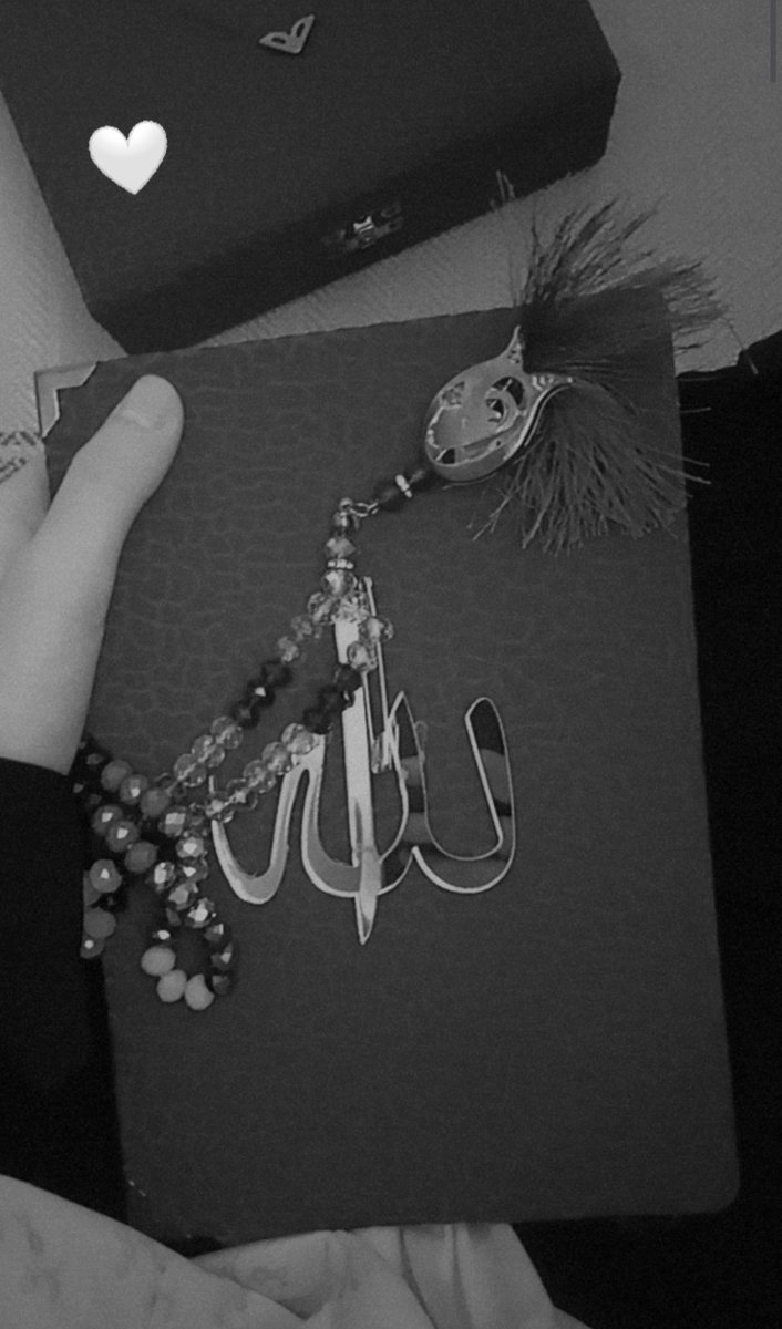 Herkes ihtiyaç duyduğu kişilere koştu,bende tek yürek Kur'an'ı ma sarıldım🖤