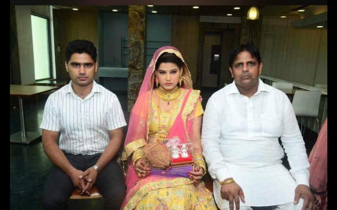 Ch_Rohit_Gujjar's tweet image. समाज की एक बेटी दहेज लौभी परिवारों की बलि चढ़ गईं ऐसे दानव गुर्जरों में बहुत कम होते है लेकिन जो होते है अब उन्हें खुले घूमने का कोई हक़ नही इनका घर जेल होना चाहिए @FBDPolice
जल्द से जल्द सभी दोषियों को जेल पहुंचाया जाएं।

#JusticeForSheetal