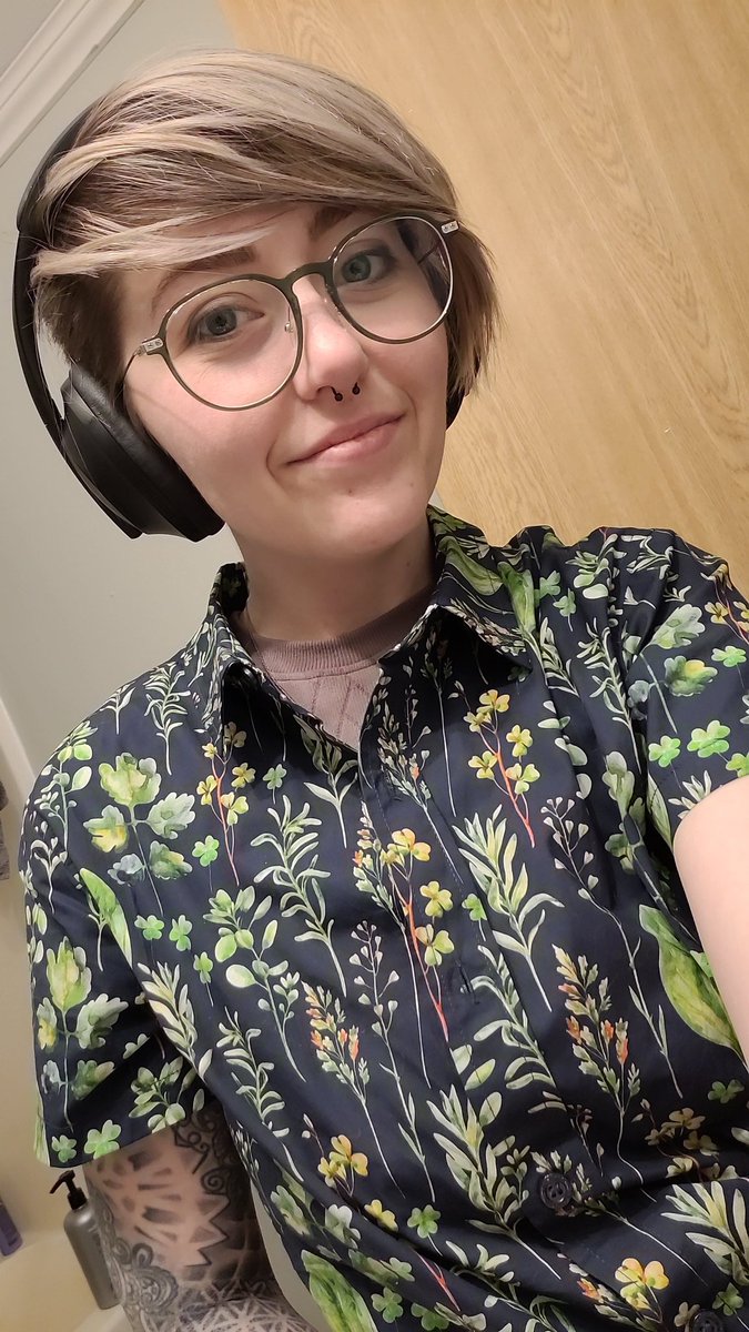 justcallmecray's tweet photo. New shirt who dis ✌️ https://t.co/FWf91YFBa7