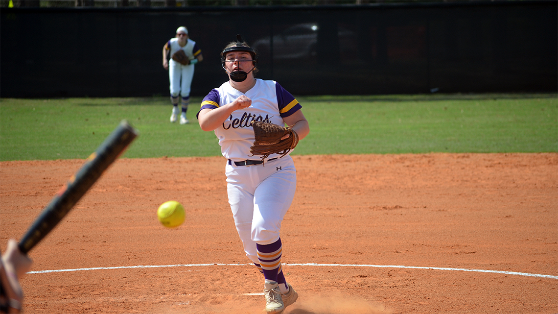 CarlowCeltics's tweet photo. >@CarlowSoftball splits pair of games on first day of spring training
 - https://t.co/mIYM0xzs5N https://t.co/aQqFHlc2Y9