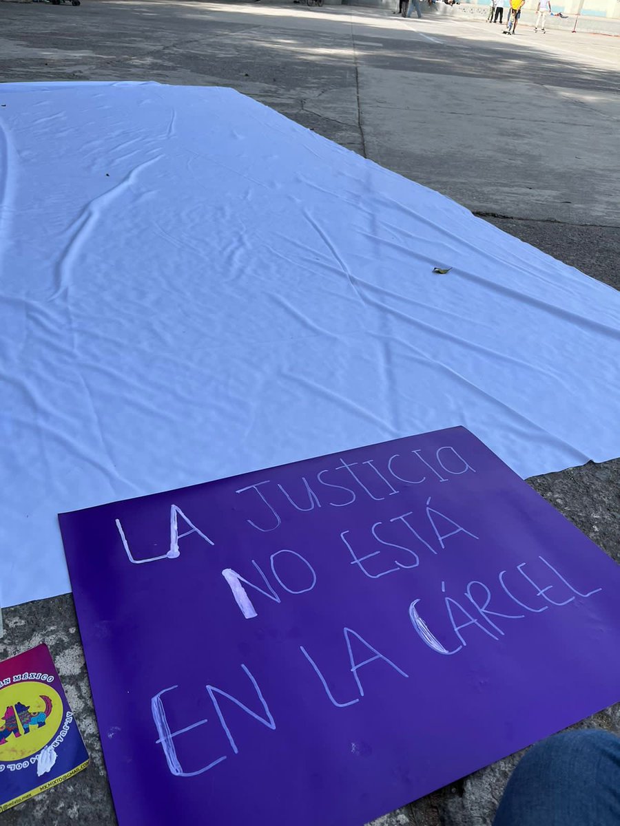 Nosotras hoy nos empezamos a preparar para este #8M. 

Porque ya estamos cansadas del sistema punitivista de nuestro país que no resuelve absolutamente nada y por eso saldremos a marchar.

¿Ustedes ya están listas?