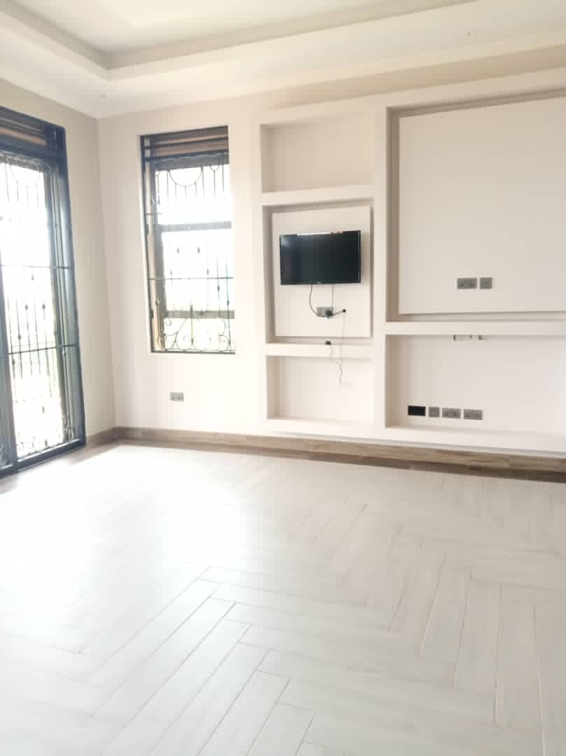 shukranproperty's tweet photo. Newly built flat on sale at kitende ssekiwunga.
๐#4bedrooms, sitting, dinning and kitchen seating on #12Decimals (mailo land title)at asking price #320m negotiable.
Call 0706592177 https://t.co/p2WSgorH28
