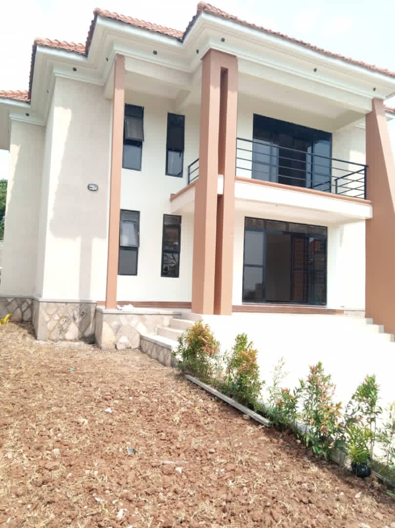 shukranproperty's tweet photo. Newly built flat on sale at kitende ssekiwunga.
๐#4bedrooms, sitting, dinning and kitchen seating on #12Decimals (mailo land title)at asking price #320m negotiable.
Call 0706592177 https://t.co/p2WSgorH28