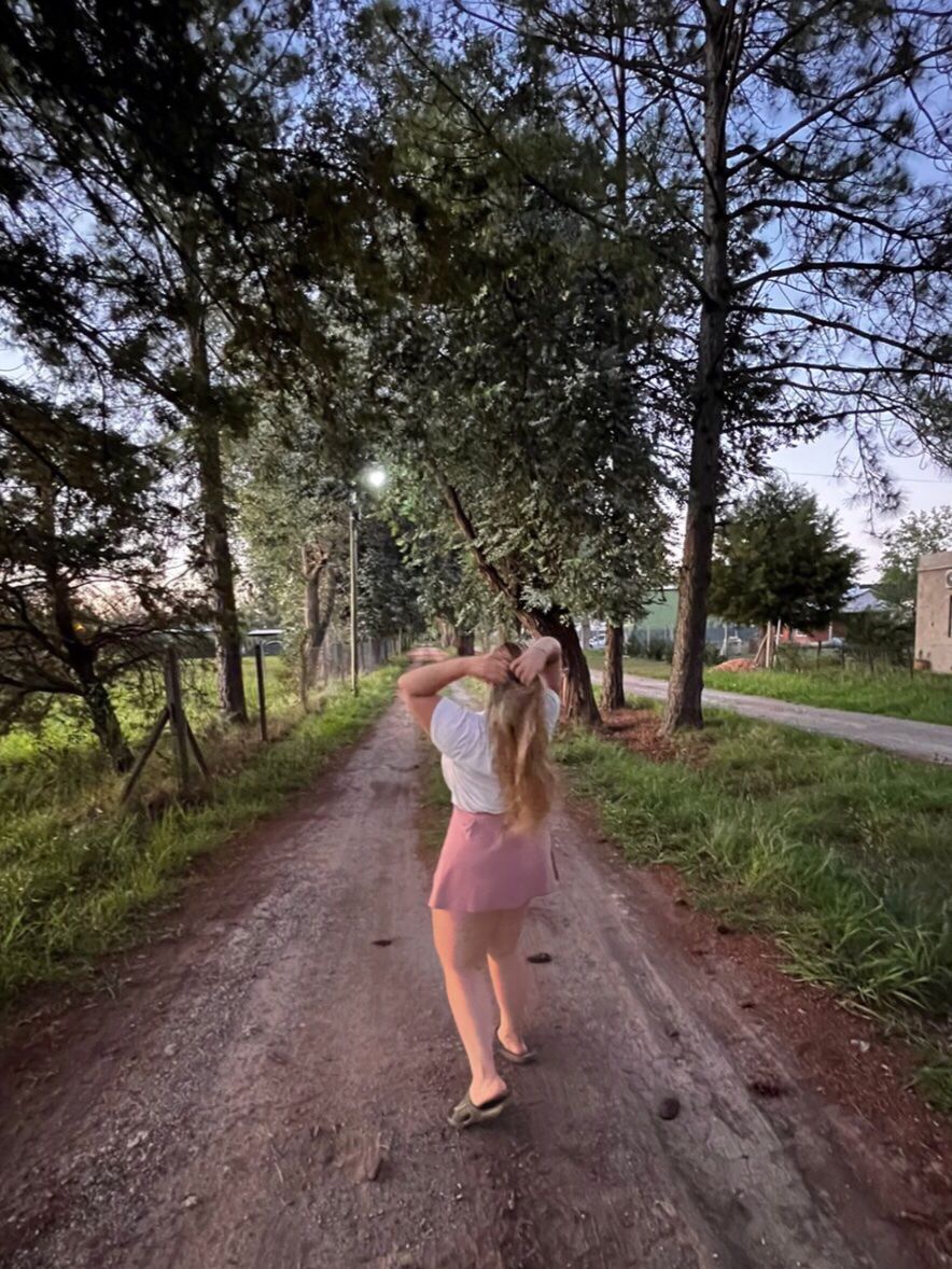 barbiebtch10's tweet photo. Weekend vibes ๐๐
#weekend #blonde #latina #nature #thicc #curvy #busty #longhair #onlyfans #nature #alone #trees #garden #park #enjoyingtheweekend #barbie #onlyfansmodel #model #camgirl #webcamgirl #argentina #stripchat #onlyfansgirl #onlyfansbabe https://t.co/C0PRT5fU5T