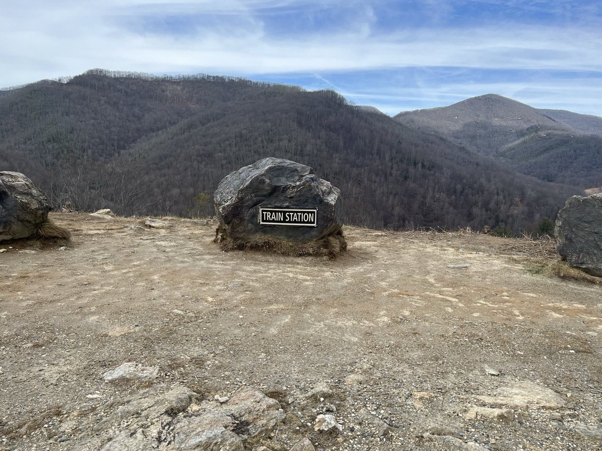 𝒦𝒾𝓀𝒾 𝐹𝓇𝑜𝓂 𝒯𝒽𝑒 𝐵𝓁𝑜𝒸𝓀 tweet media