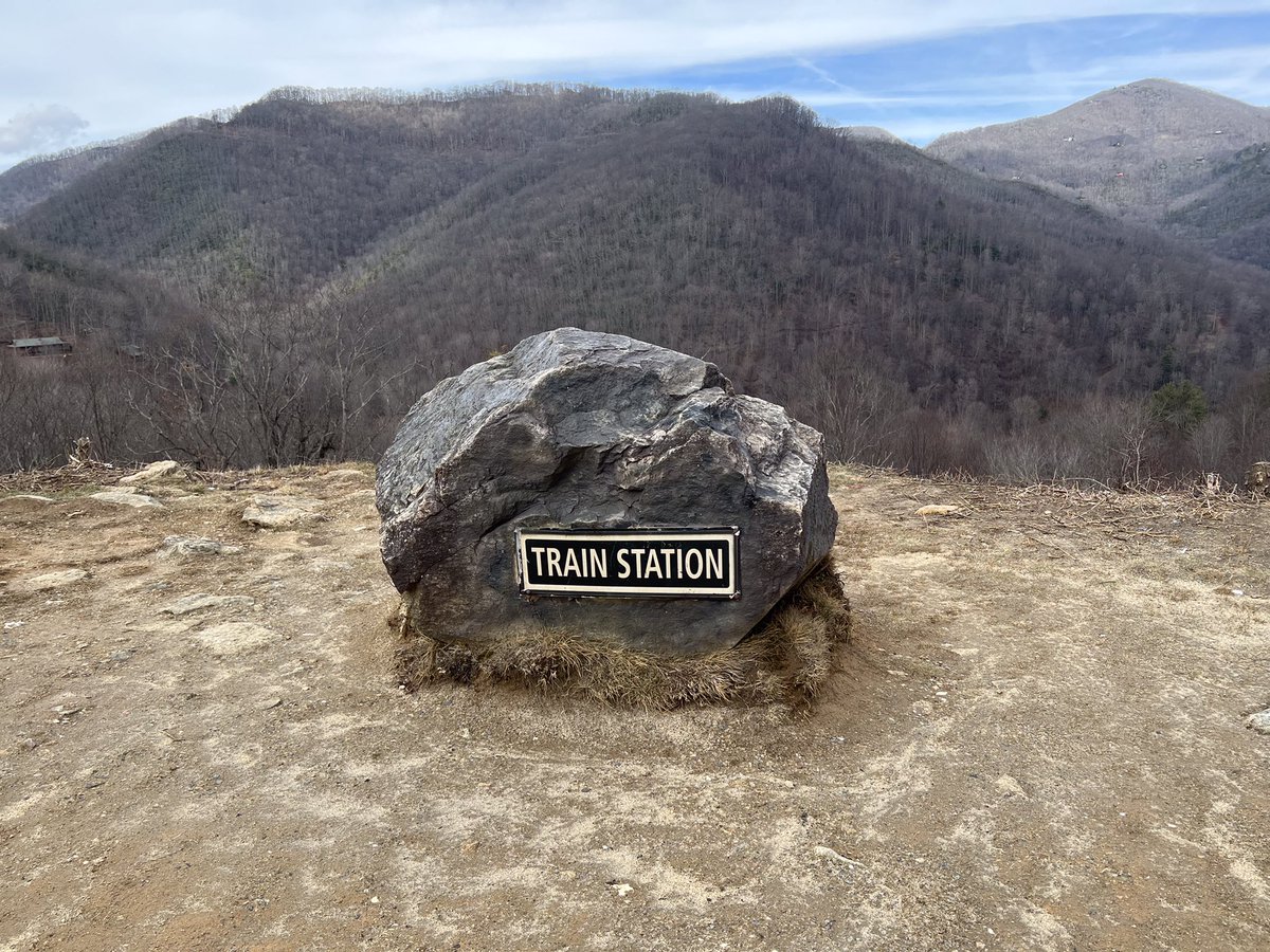 𝒦𝒾𝓀𝒾 𝐹𝓇𝑜𝓂 𝒯𝒽𝑒 𝐵𝓁𝑜𝒸𝓀 tweet media