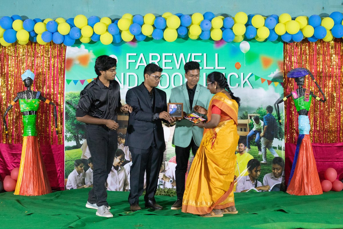 subbiahcentral1's tweet photo. The unforgettable memories they created with their peers & the dedicated faculty shaped their future. #SCS #RankHolders #SportsAchiever #HolisticDevelopment #TopCBSEschools #BestCBSEschools #farewellday #farewell #farewellparty #schoollife #farewelldiaries #farewellscenes #CBSE https://t.co/TXv8OkGWHZ
