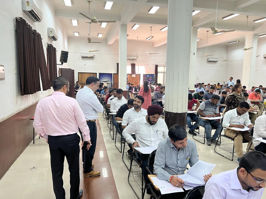 AirportGenCus's tweet photo. A&amp;G Comm’rate for second year in succession conducted examination for G-card aspirants on Sunday  5th March,2023 at Guru Harkrishan Public School, Punjabi Bagh New Delhi. Around 1200 candidates appeared. https://t.co/zr3GmHp1BU