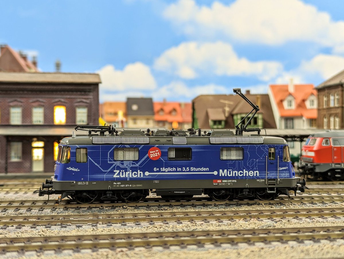 elmertrain1's tweet photo. ROCO #HOゲージ
人気の青いSBB Re421
が今年も入荷しています。

#SBB
#Re421
#エルマートレイン
#Elmertrain https://t.co/HPxS41aN9m