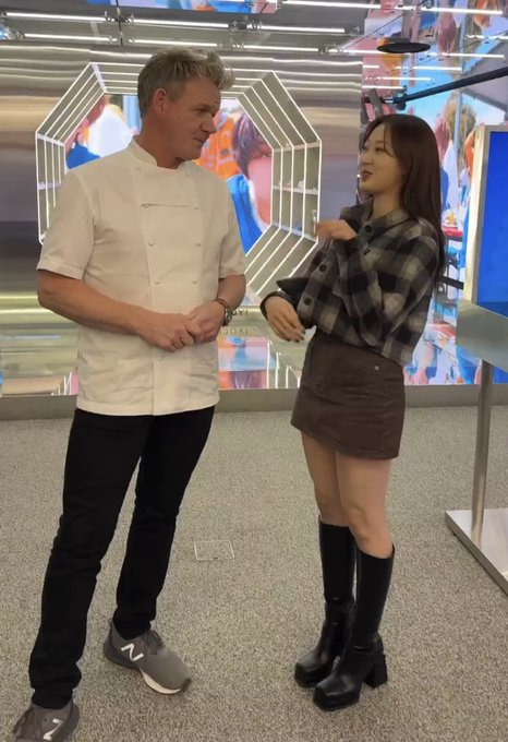 (more like a personality than celebrity but) aespa giselle with gordon ramsay https://t.co/bL7PdB0o9f https://t.co/h9QCLo2a0L