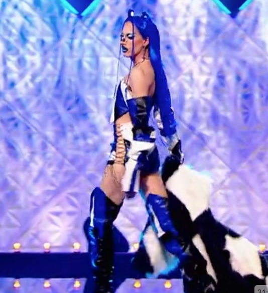 0ndarreta's tweet photo. Queens of the Stage ~ Athena Sorgelikis

{DRB0103} Festival realness

{DRB} Drag Race Belgium

#pasarela #runway

#DragOlimpics #RuPaulsDragRace #DragRace #drag

#coleccion #collection

https://t.co/sdNPnc0QWT https://t.co/4rDu0GmhId