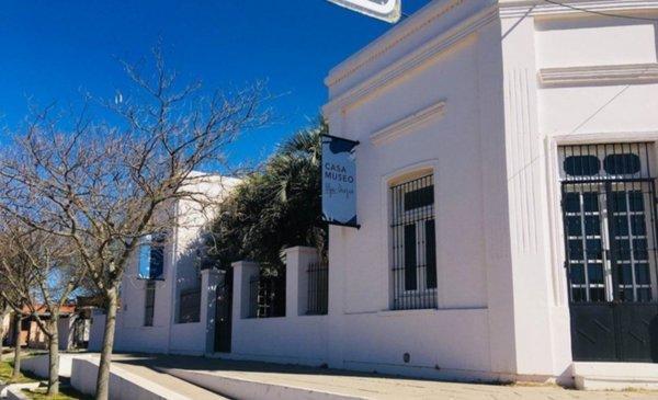 lapampadxd's tweet image. #Toay | Casa Museo Olga Orozco: revalorizan el edificio y preparan festejo por un nuevo cumpleaños de la poeta ===&amp;gt; LEÉ LA NOTA COMPLETA EN ===&amp;gt; ift.tt/z3Tjqfx