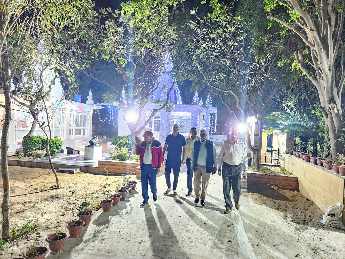 NPSinghOfficial's tweet image. Looking at the development works being done by DDRWA, Omaxe Palms Greens, Sector-MU,Greater Noida AOA joined with DDRWA and had a wonderful meeting with the society&apos;s President Mr.Ashutosh Singh and Secretary Mr.Nikhil Vakil and his team.
@noida_authority @OfficialGNIDA #DDRWA