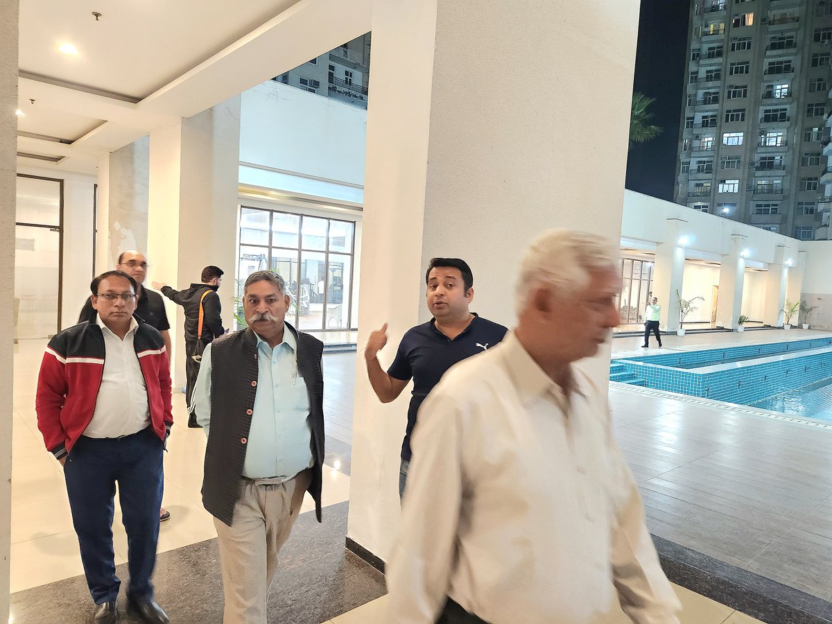 NPSinghOfficial's tweet image. Looking at the development works being done by DDRWA, Omaxe Palms Greens, Sector-MU,Greater Noida AOA joined with DDRWA and had a wonderful meeting with the society&apos;s President Mr.Ashutosh Singh and Secretary Mr.Nikhil Vakil and his team.
@noida_authority @OfficialGNIDA #DDRWA